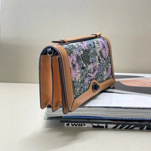 (new+card) Coach turnlock crossbody /clutch leather trim